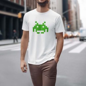 Space Invaders. Alien Verde. Polera Blanca Hombre