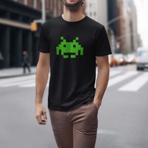 Space Invaders. Alien Verde. Polera Negra Hombre