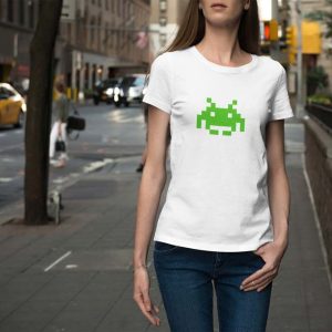 Space Invaders. Alien Verde. Polera Blanca Mujer