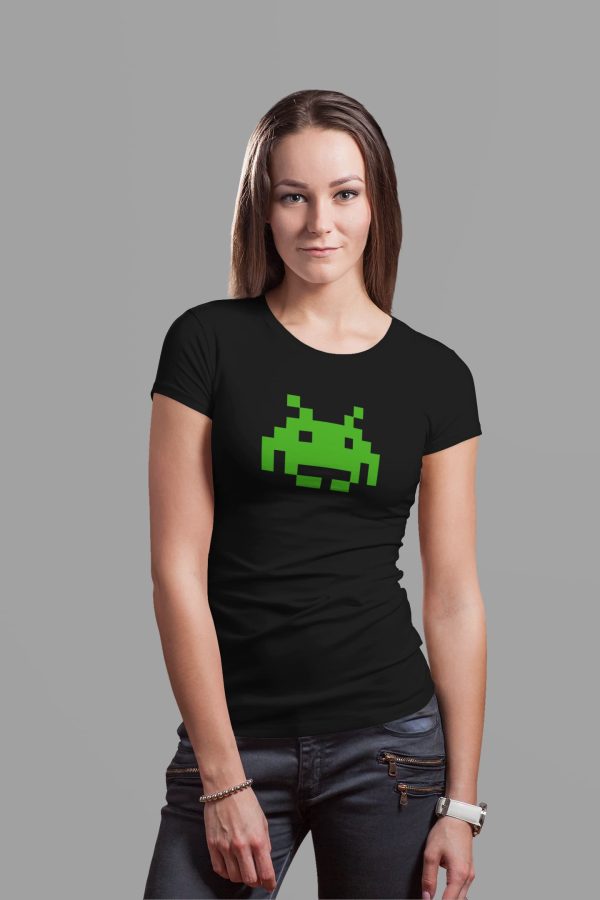 Space Invaders. Alien Verde. Polera Negra Mujer