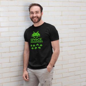 Space Invaders. War. Polera Negra Hombre